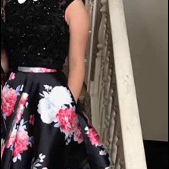 Grad/ Prom Dress - Picture 2 of 3